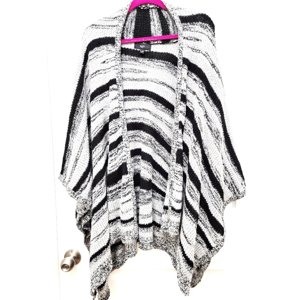``C25021  Mossimo Supply Burgundy, Black & White Poncho
